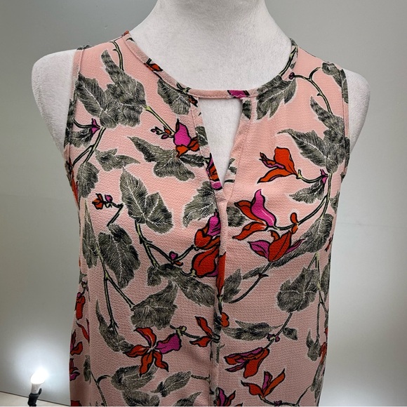 3/$25 C&E Floral Sleeveless Keyhole Blouse – XS - Picture 4 of 9